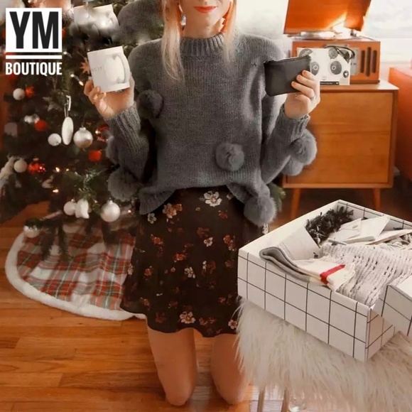 Fluffy pompom sweater - Picture 2 of 5